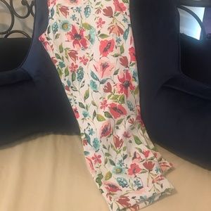 Cute colorful Capri’s Like New Size XXL.